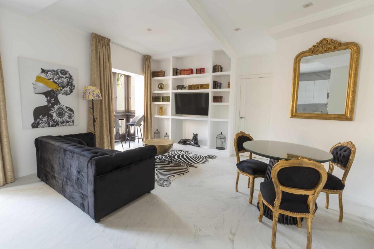 The Clock House Luxury Urban Suites Malaga Room photo