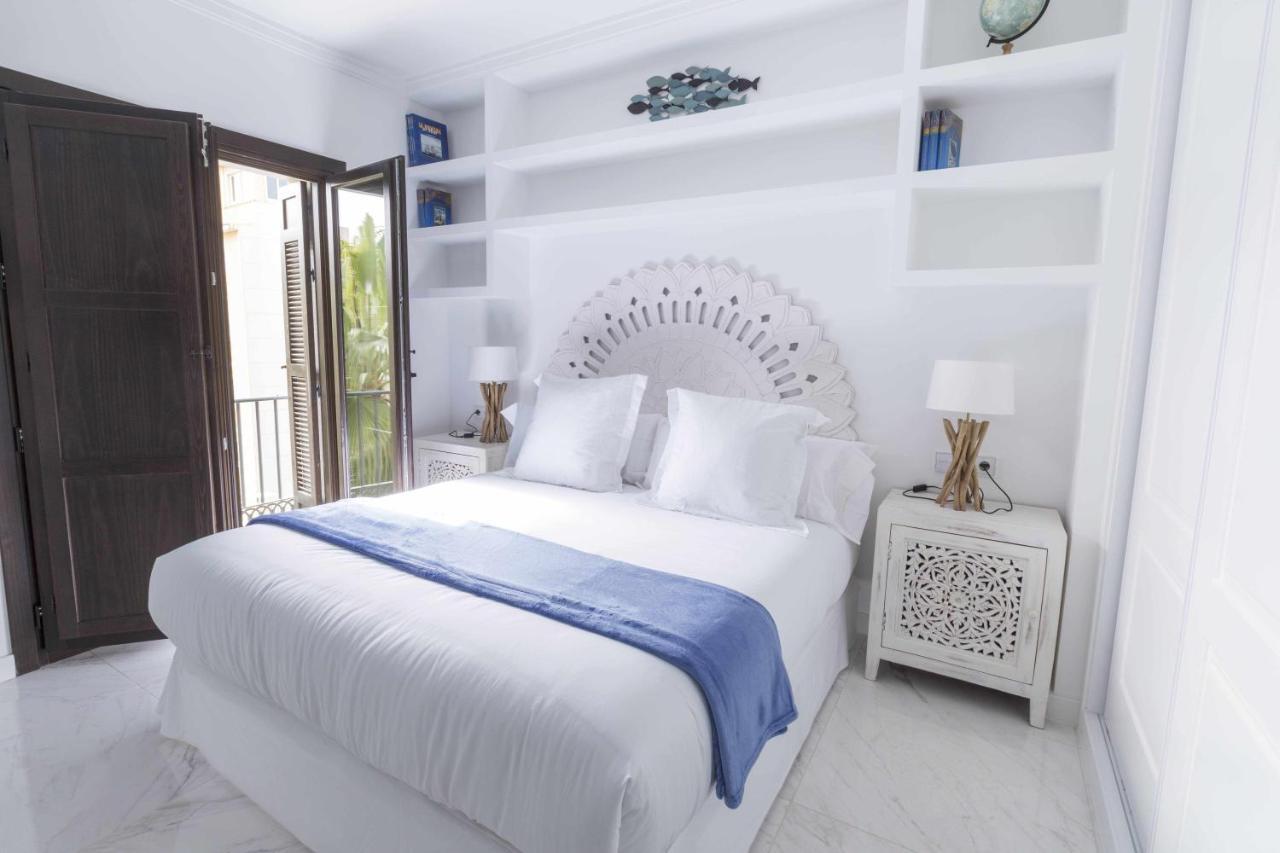 The Clock House Luxury Urban Suites Malaga Room photo